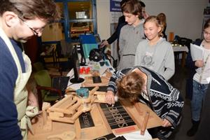 Praktické ukázky fungování některých drobných strojů a zařízení byly největším lákadlem letošního ročníku prezentační akce Den technické kariéry. 
FOTO: DAVID MACHÁČEK