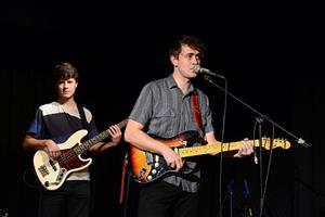 I bez nemocného bubeníka dokázala hudební formace Čenislav Horda získat druhé místo v letošní Kopřivnické soutěži kapel.
FOTO: DAVID MACHÁČEK
