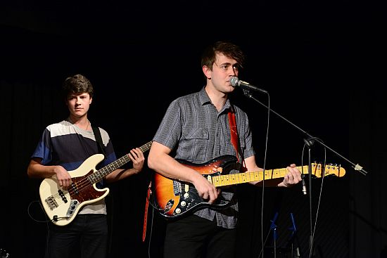 I bez nemocného bubeníka dokázala hudební formace Čenislav Horda získat druhé místo v letošní Kopřivnické soutěži kapel.
FOTO: DAVID MACHÁČEK
