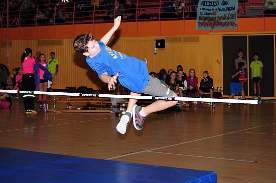 Celkem 121 žáků základních a středních škol z Kopřivnice a blízkého okolí se zúčastnilo tradičního závodu ve skoku vysokém Kopřivnická laťka.
FOTO: KRISTINA ČABLOVÁ
