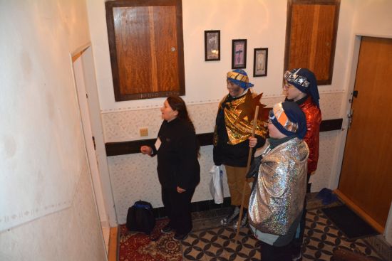 Až do neděle probíhá Tříkrálová sbírka. Malí koledníci s dospělým doprovodem a kasičkami začali chodit dům od domu hned po Novém roce.
FOTO: DANA HOĎÁKOVÁ