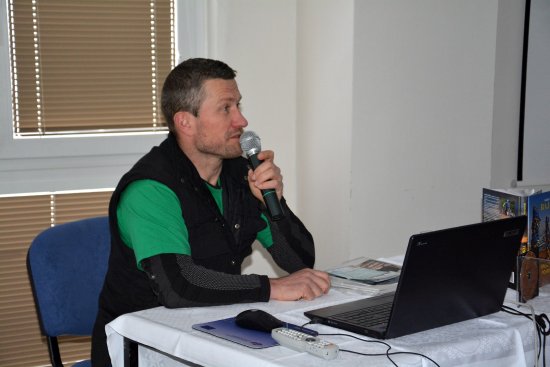 Marek Šimíček se již podruhé podělil o své zážitky z putování po Bajkalu. Seniory bavil vyprávěním víc jak dvě a půl hodiny.
FOTO: DANA HOĎÁKOVÁ