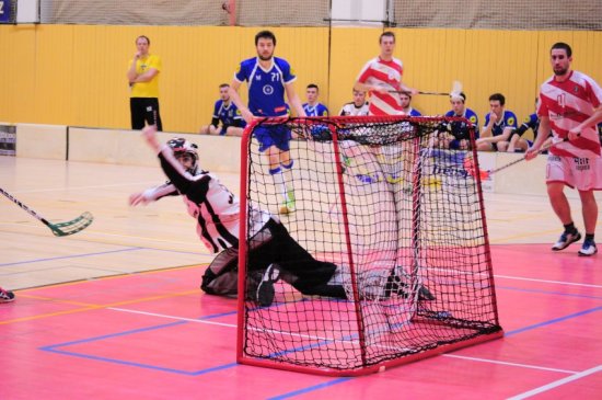 Jan Matúš v poslední minutě druhé třetiny přesně trefil pravý horní růžek brány Třebíče a poslal Kopřivnici do dvoubrankového vedení.
FOTO: KRISTINA ČABLOVÁ