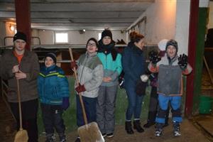 Anglické lektorky společně se žáky Speciální školy Motýlek navštívily během svého pobytu v Kopřivnici i ranč, na kterém probíhá hipoterapie.
FOTO: DANA HOĎÁKOVÁ