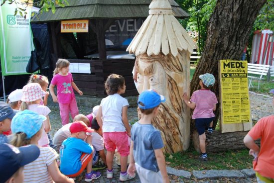 Organizátoři již nyní plánují program dalšího Festivalu medu a písničky. Kromě přednášek a řemesel se návštěvníci mohou těšit například i na Mňágu a Žďorp.
FOTO: DANA HOĎÁKOVÁ