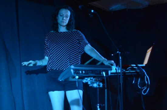 Americká zpěvačka a skladatelka Aby Wolf se vrací do kopřivnické Mandaly. Koncertovat v ní bude v neděli večer společně s kapelou Leto.
FOTO: DAVID MACHÁČEK