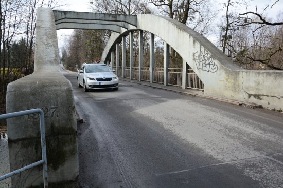 Letos se Lubinští konečně dočkají opravy mostu, po níž volali již několik let. Práce na jeho rekonstrukci budou znamenat výrazné dopravní omezení a mnohakilometrovou objížďku.
FOTO: DAVID MACHÁČEK