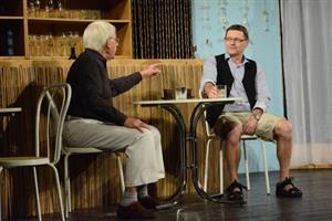 Členové ochotnického souboru Vicena z Ústí nad Orlicí minulý pátek odstartovali 20. ročník Štramberské divadelní přehlídky hrou V rytmu tanga.
FOTO: DAVID MACHÁČEK