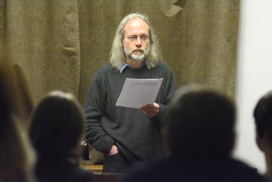 Ostravský básník Petr Hruška byl jedním z trojice literátů, kteří připravili autorské čtení pro návštěvníky Vily Machů.
FOTO: DAVID MACHÁČEK