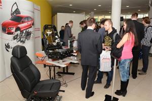 Zástupci společnosti Brose se pokoušeli zaujmout talentované studenty přímo na půdě ostravské Vysoké školy báňské.
FOTO: DAVID MACHÁČEK