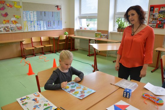 Učitelé prověřili školní zralost víc než tří stovek dětí, které v minulém týdnu přišly k zápisům do základních škol v Kopřivnici. V září do školních lavic usedne okolo 240 z nich.
FOTO: DANA HOĎÁKOVÁ