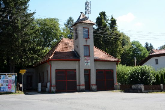 Požární zbrojnice sboru dobrovolných hasičů Lubina II ve Větřkovicích čeká na opravu střechy, se kterou počítá rozpočet města na letošní rok.
FOTO: DAVID MACHÁČEK