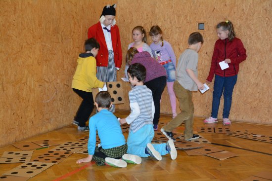 Dánského pohádkáře Andersena si lubinští školáci připomněli dopolední projektovou akcí, kterou pro ně připravil místní dům dětí a mládeže.
FOTO: DANA HOĎÁKOVÁ
