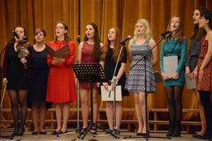 Komorní sbor Masarykova gymnázia v Příboře s programem francouzské populární hudby hostoval na Jarním koncertě Pěveckého sdružení Kopřivnice.
FOTO: DAVID MACHÁČEK