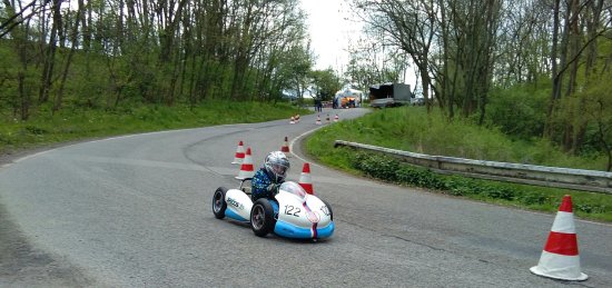 Jakub Procházka z A.Mark TATRA TEAM Kopřivnice sbírá úspěchy v minikárách v kategorii M2 také letos, jeho bratr Filip sbírá zkušenosti.
FOTO: JIŘÍ PROCHÁZKA ST.