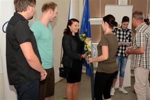 Anketu Zlatý Komenský letos s přehledem ovládla učitelka angličtiny ze ZŠ sv. Zdislavy Kamila Neuwerthová.
FOTO: DAVID MACHÁČEK