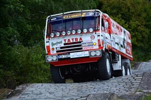 Po víc než třiceti letech se do Kopřivnice vrátila první dakarská tatrovka v podobě, v jaké stanula na startu rallye. Na polygonu se proháněla i s původní posádkou.
FOTO: D. MACHÁČEK
