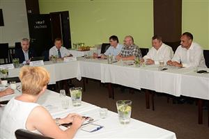 V závěru června se v Kopřivnici uskutečnila snídaně s podnikateli. Akce, kterou uspořádala Agentura pro regionální rozvoj, měla za cíl informovat o aktivitách kraje v oblasti podpory podnikání a rovněž zmapovat jejich potřeby.
FOTO: DAVID MACHÁČEK
