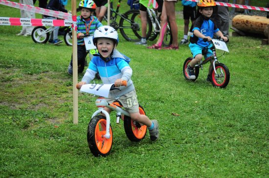 Cyklistický závod Drtík, který ve Skautském centru Vanaivan pořádal SKI Klub Kopřivnice, si užily také nejmenší děti na odrážedlech.
FOTO: KRISTINA ČABLOVÁ