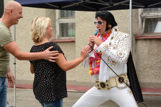 Přestože program čas od času skropil déšť, návštěvníci letních slavností v Mniší se dobře bavili.
FOTO: DAVID MACHÁČEK