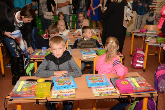 První minuty ve školních lavicích si děti z I. A užívaly v doprovodu svých rodičů a sourozenců.
FOTO: DAVID MACHÁČEK
