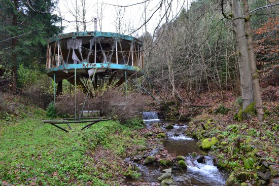 Torzo netradičního rekreačního objektu na úpatí Lysé hory chce zachránit dvojice architektů z kopřivnického studia KLAR.
FOTO: ZDENĚK LIŠKA