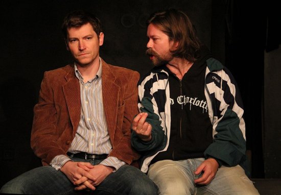 David Švehlík a Richard Krajčo odehrají zítra večer v kulturním domě odložené představení hry Deštivé dny.
FOTO: MARIE KRBOVÁ