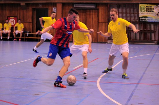 Ve finále futsalového turnaje “O pohár Tatry” stejně jako vloni triumfovalo mužstvo Getafe, které letos 4:1 porazilo tým 1.FC Bari.
FOTO: KRISTINA ČABLOVÁ