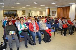Beseda s psycholožkou Stanislavou Podžornou na téma Pět jazyků lásky byla první z letošních připravených aktivit pro seniory.
FOTO: DANA HOĎÁKOVÁ