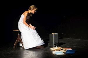 Herečka Šárka Vaculíková představí místnímu publiku své monodrama Milena má problém o starostech nevěsty.
FOTO: ARCHIV