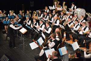 Skoro dvě hodiny hudby nabídl kopřivnickému publiku Předjarní koncert Městského dechového orchestru Kopřivnice. V premiéře zaznělo víc než deset skladeb nejrůznějších žánrů.
FOTO: DAVID MACHÁČEK