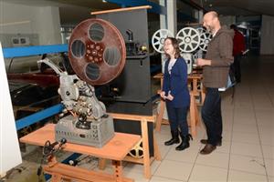 Filmografie během víkendových dnů nabídne nejen výstavu historické promítací techniky, ale také workshopy nebo možnost prohlédnout si promítací kabinu.
FOTO: DAVID MACHÁČEK
