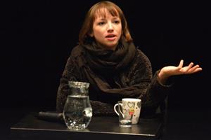 Projekci svého dokumentu Mečiar strávila režisérka Tereza Nvotová v hotelové posteli. Po filmu ale i přes svou indispozici diskutovala s diváky.
FOTO: D. MACHÁČEK