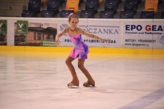 Zuzana Horáková  na domácí Malé ceně vyhrála kategorii mladší žačky B jen půl bodu před další kopřivnickou krasobruslařkou Monikou Švancerovou.
FOTO: KRISTINA ČABLOVÁ
