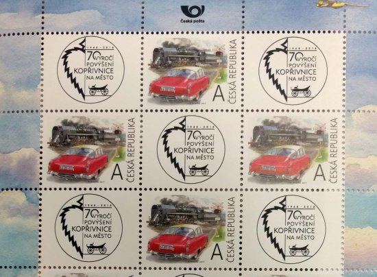 Příležitostné známky s ikonickou šestsettrojkou a logem oslav povýšení Kopřivnice na město mají připomenout výročí.
FOTO: DAVID MACHÁČEK