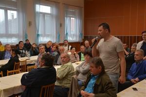 V minulém týdnu měli občané místních částí možnost diskutovat s představiteli kopřivnické radnice v rámci série veřejných setkání.
FOTO: RADEK HARABIŠ