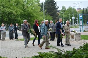Kopřivničané si připomněli osvobození města krátkým pietním aktem 4. května, dva dny před jeho 73. výročím.
FOTO: DANA HOĎÁKOVÁ