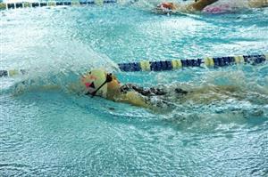 Kateřina Holá (SK Kopřivnice) získala v závodě MS ligy nejmladšího žactva v disciplíně 50 m znak stříbro v novém osobním rekordu.
FOTO: KRISTINA ČABLOVÁ