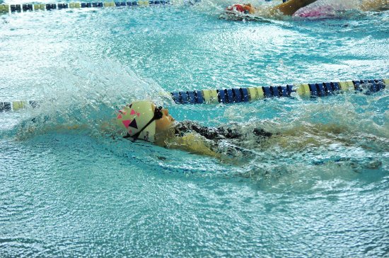 Kateřina Holá (SK Kopřivnice) získala v závodě MS ligy nejmladšího žactva v disciplíně 50 m znak stříbro v novém osobním rekordu.
FOTO: KRISTINA ČABLOVÁ