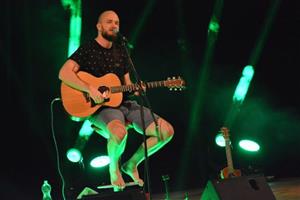 Hostem letošního hudebního festivalu May Day v Kulturním domě byl kromě jiných i vyhledávaný textař a písničkář Pokáč.
FOTO: DAVID MACHÁČEK