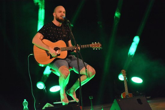 Hostem letošního hudebního festivalu May Day v Kulturním domě byl kromě jiných i vyhledávaný textař a písničkář Pokáč.
FOTO: DAVID MACHÁČEK