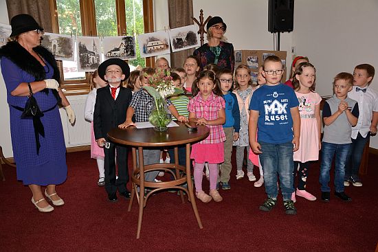 Předškoláci z MŠ Francouzské představili výsledky svého tříměsíčního projektu na vernisáži ve Vile Machů.
FOTO: DAVID MACHÁČEK
