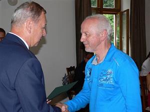 Jedním z oceněných bezpříspěvkových dárců krve byl i Oldřich Němec, který vloni dosáhl 240 odběrů.
FOTO: ILONA MAZALOVÁ
