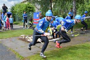 Družstvo z pořádajícího SDH Mniší odstartovalo do závodu s velkou razancí, ale problém s technikou způsobil, že skončili na posledním místě.
FOTO: DANA HOĎÁKOVÁ