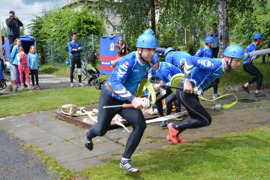 Družstvo z pořádajícího SDH Mniší odstartovalo do závodu s velkou razancí, ale problém s technikou způsobil, že skončili na posledním místě.
FOTO: DANA HOĎÁKOVÁ