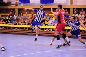 Proti maďarskému celku podali kopřivničtí házenkáři na domácím turnaji velmi kvalitní výkon a nakonec s ním remizovali 27:27.
FOTO: KRISTINA ČABLOVÁ