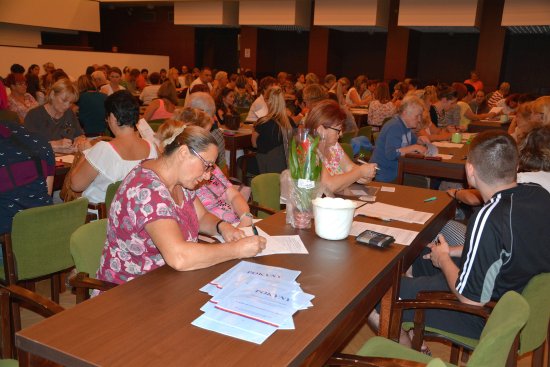 V úterý 11. září se v Kulturním domě v Kopřivnici sešli členové okrskových volebních komisí, aby složili předepsaný slib a zahájili svou činnost.
FOTO: DANA HOĎÁKOVÁ