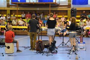 Součástí programu oslav 60. výročí fungování dnešní ZŠ Emila Zátopka byl i koncert školních kapel a sboru.
FOTO: DAVID MACHÁČEK
