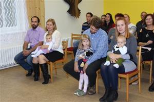 V Kulturním domě ve Vlčovicích byly uplynulou neděli přivítáni dva noví občánci. Ve stejný den proběhly obřady v Mniší i Lubině.
FOTO: DANA HOĎÁKOVÁ