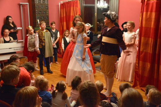 Součástí Muzejní noci v Lašském muzeu bylo i pohádkové představení Princ Chocholouš v podání hudebního divadélka Šáši Muzikálka.
FOTO: DAVID MACHÁČEK